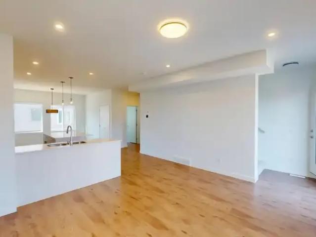 Townhouse for rent in Chestermere, Alberta