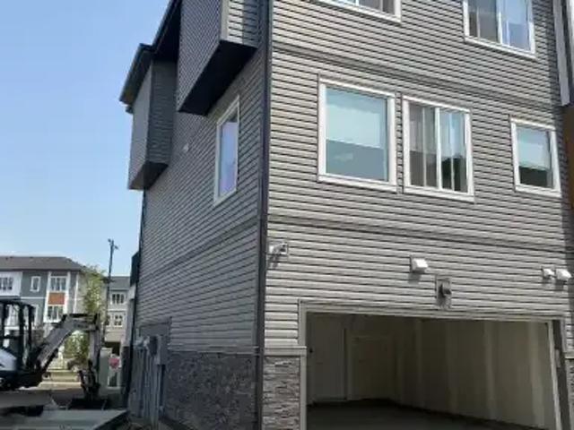 Townhouse for rent in Chelsea, Chestermere