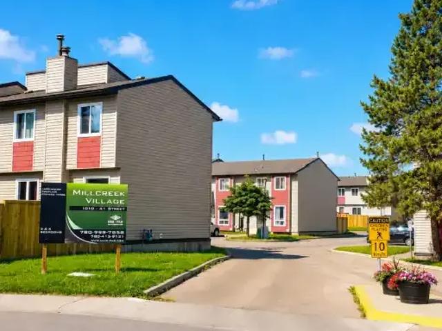 Townhouse for rent in Wedgewood, Alberta