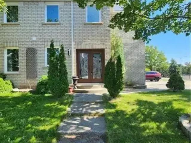 Townhouse for rent in Oakville, Ontario