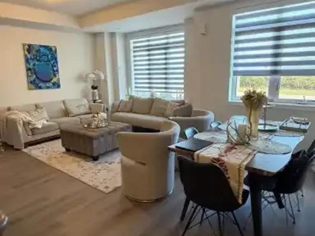 Townhouse for rent in Oakville, Golden Horseshoe