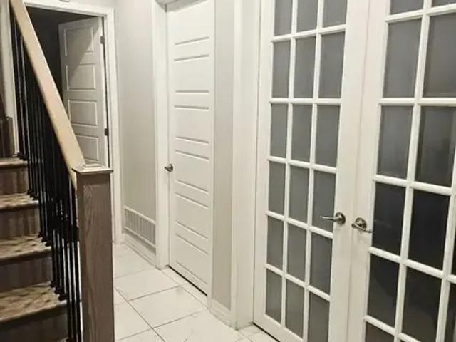 Townhouse for rent in Oakville