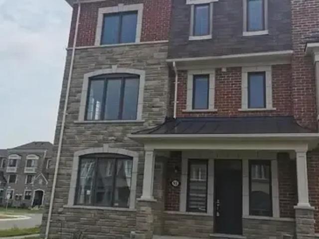 Townhouse for rent in Richmond Hill