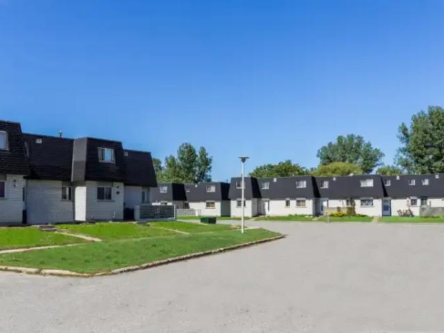 Townhouse for rent in Wanup, Ontario