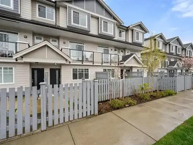 Townhouse for rent in Surrey, British Columbia
