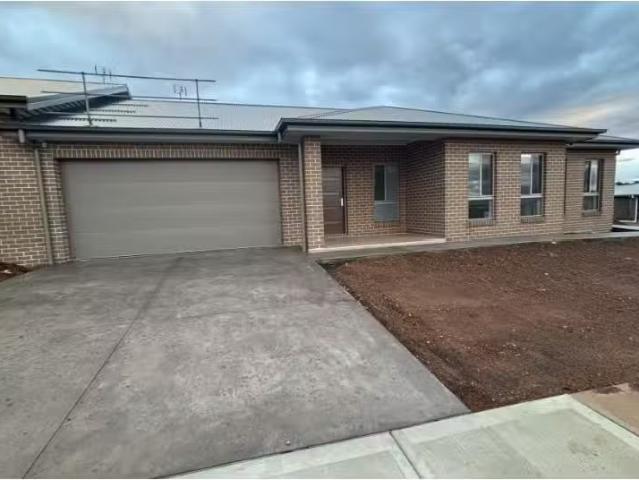 Condo for rent in Piallamore, New South Wales