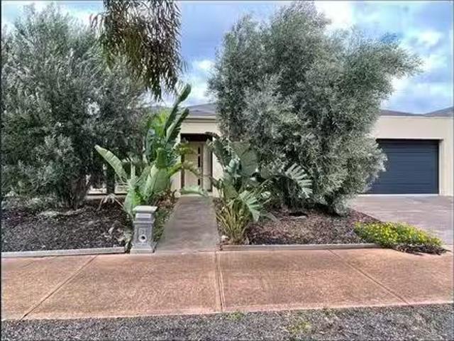 House for rent in Innisfail, Melbourne