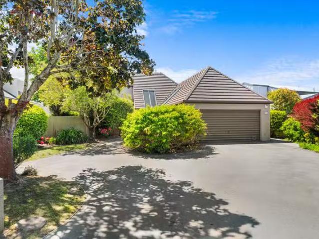 House for rent in Chaslands, Canterbury