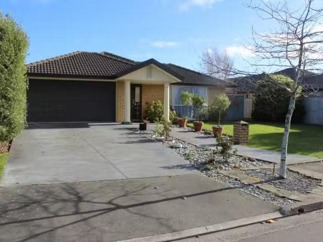 House for rent in Chaslands, Canterbury