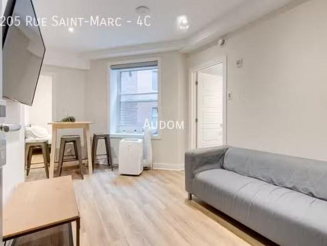 Condo for rent in St. Leonard's, Quebec