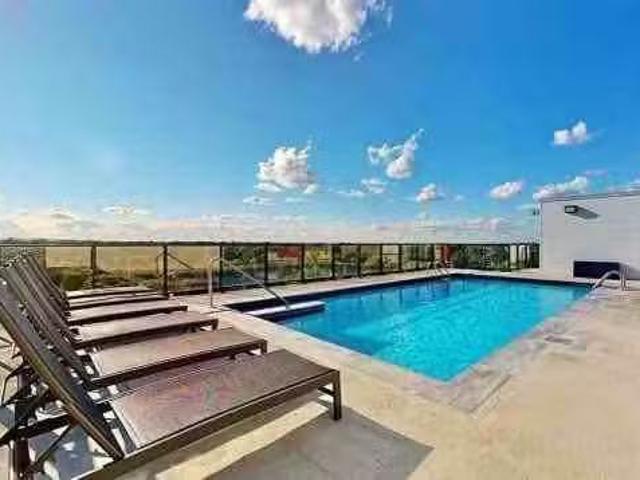 Condo for rent in Pointe-claire, Quebec