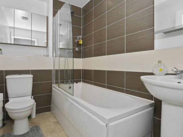 Apartment for rent in Lyons, Greater London