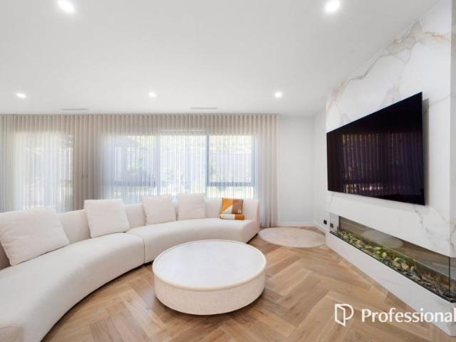 House for sale in Tullamore Doncaster, Melbourne