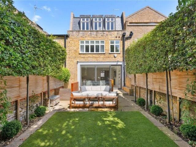 House for rent in Cat Hill, England