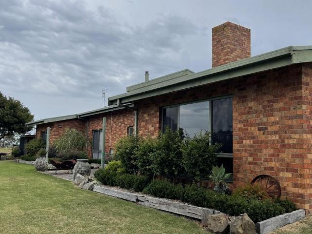 House for sale in Victoria