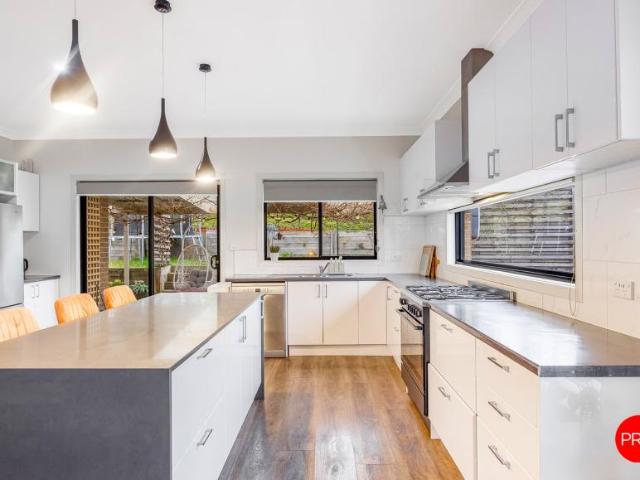 House for sale in Riverwalk Estate, Kyneton