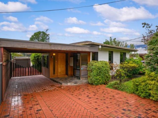 House for sale in Victoria