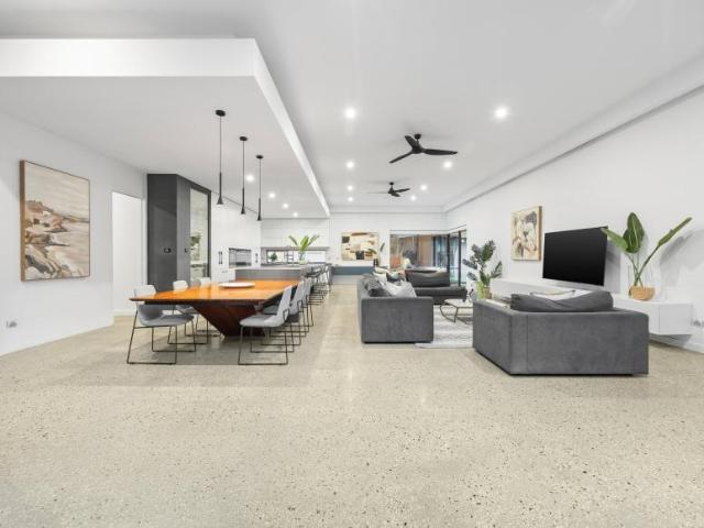 House for sale in Park Orchards, Melbourne