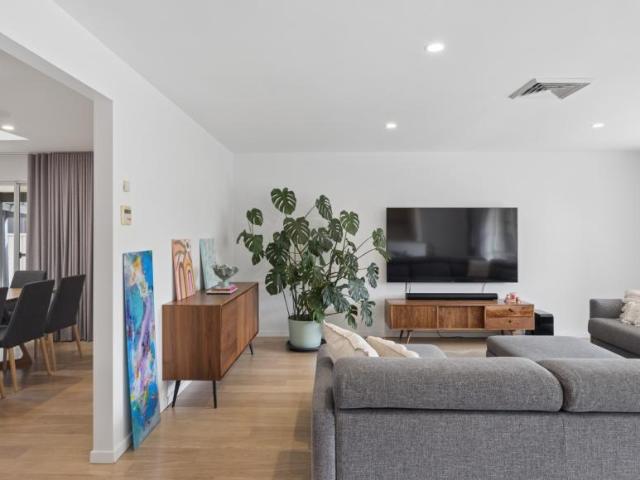 House for sale in Queanbeyan West, Queanbeyan-Palerang Regional Council