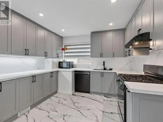 House for rent in Beverley Acres, Richmond Hill