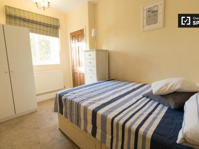 Room for rent in Lyons, Greater London