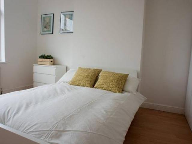 Room for rent in Lyons, Greater London