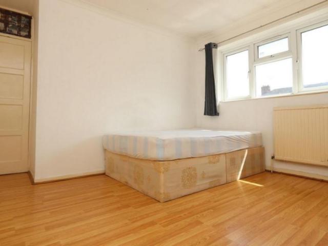 Room for rent in Cann Hall, Greater London