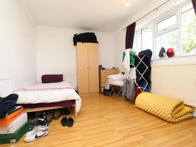 Room for rent in Cann Hall, Greater London