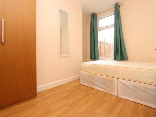 Room for rent in Upton Park, Greater London