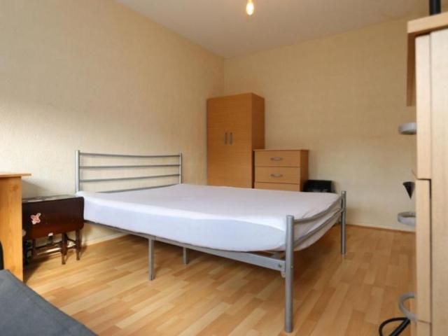 Room for rent in Stepney, Greater London