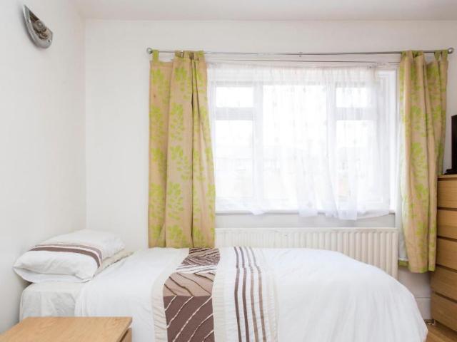 Room for rent in London Borough of Ealing, Greater London