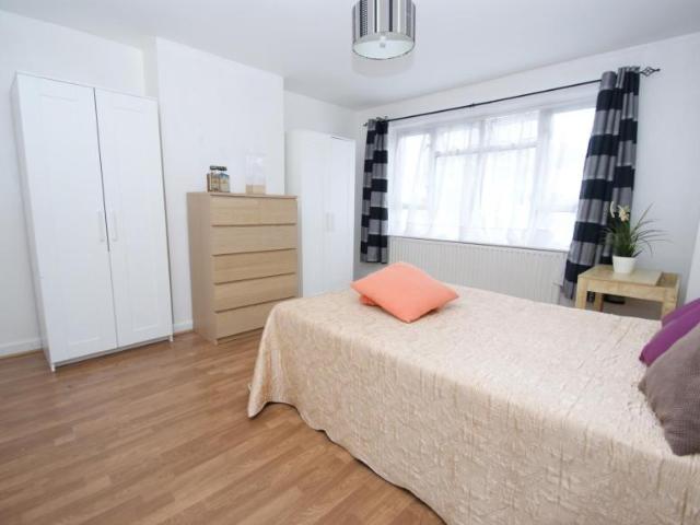 Room for rent in London Borough of Ealing, Greater London