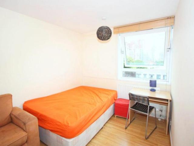 Room for rent in London Borough of Tower Hamlets, Greater London