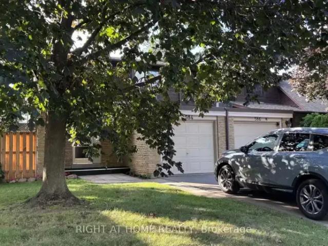 Townhouse for rent in Burlington, Ontario