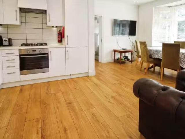 House for rent in Mapesbury, Greater London