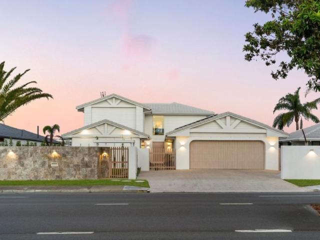 House for sale in Mermaid Waters, Gold Coast City