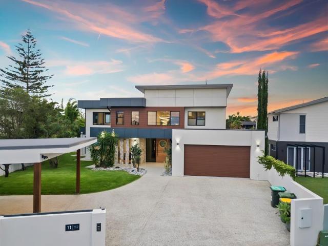 House for sale in Mermaid Waters, Gold Coast City