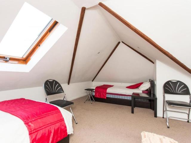Room for rent in Clayhall, Greater London