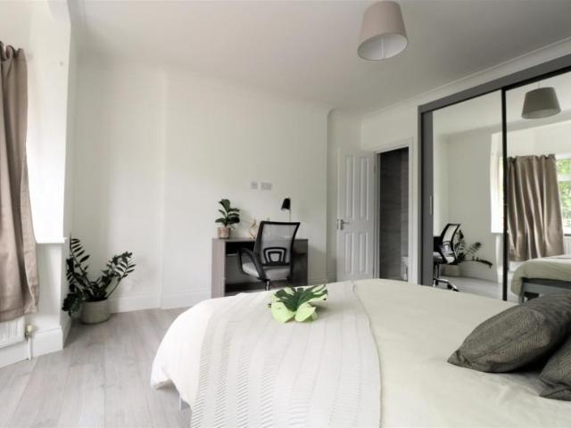 Room for rent in London Borough of Ealing, Greater London