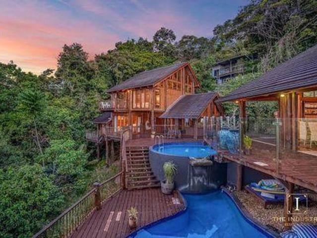 Villa for sale in Kewarra Beach, Queensland