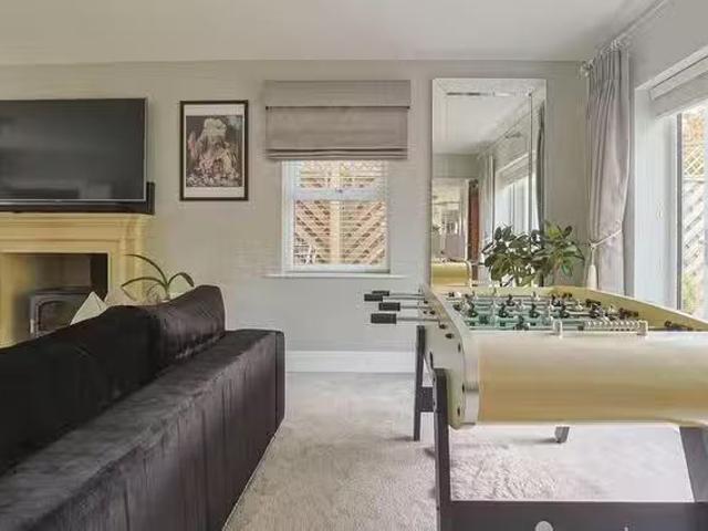 Apartment for rent in Cranbourne, Winkfield