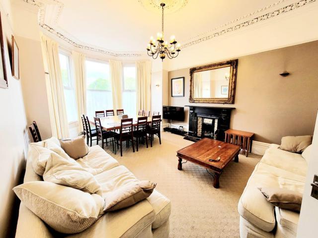 House for rent in Calderstones