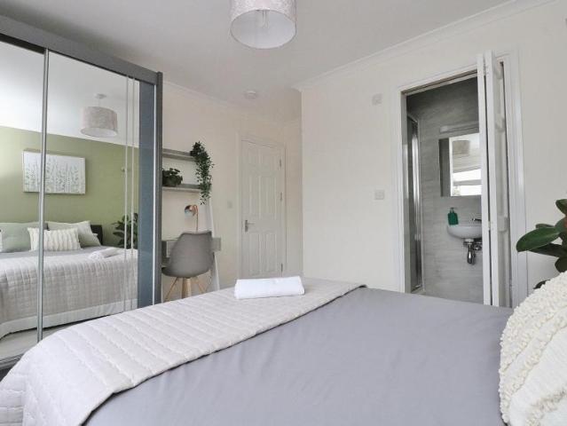 Room for rent in London Borough of Ealing, Greater London