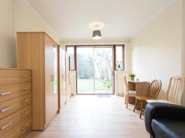 Room for rent in London Borough of Ealing, Park Royal