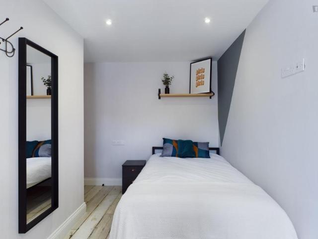 Room for rent in Saint Vincent's, Netherthorpe