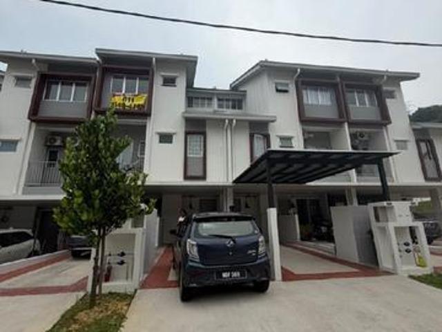 Townhouse for rent in Tanjong Sepat, Selangor