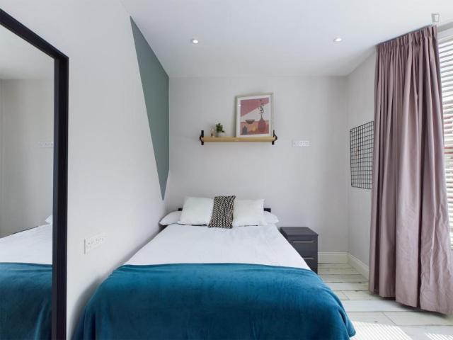 Room for rent in Elm Park, Calderstones