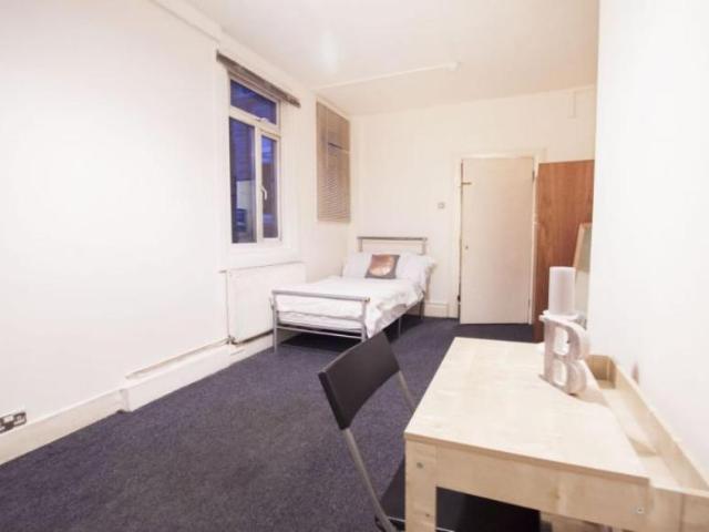 Room for rent in Kilburn, Greater London