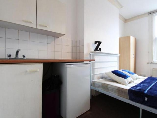 Room for rent in Kilburn, Greater London