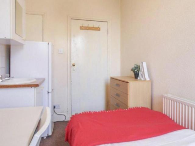 Room for rent in Kilburn, Greater London